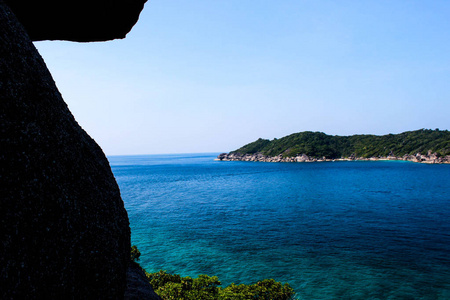 莫斯坦群岛和碧水的海景