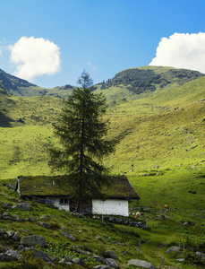 美丽的景色，从亨尼山，两个小时的小径，到奥地利阿尔卑斯山的野生湖，从松驰夫贡多拉升降站，自然保护区，奥地利阿尔卑斯山的自然保护区