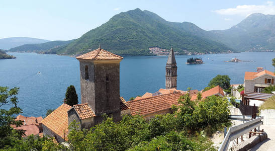 黑山博卡科托尔斯卡科托尔湾从Perast镇到岛屿和青山