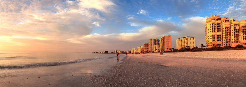 佛罗里达南马科岛海滩的蓝天
