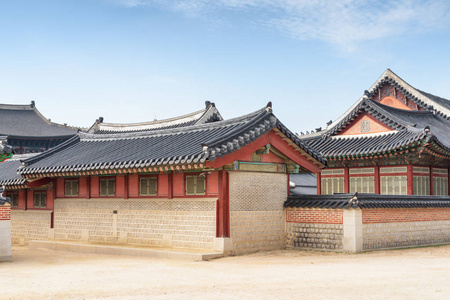 韩国首尔庆博宫景色。 传统韩国建筑的建筑。 首尔是亚洲一个受欢迎的旅游目的地。