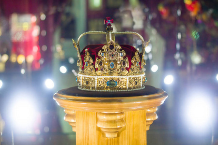 树加冕图片-树加冕素材-树加冕插画-摄图新视界