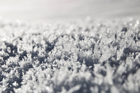 雪晶雪近了