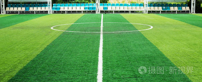 足球场中间的半线. 从侧面看.