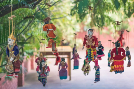 缅甸巴甘古塔出售的传统手工木偶