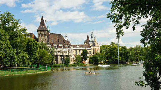 布达佩斯和瓦达洪亚德城堡城市公园