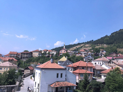 夏季从波斯尼亚和黑塞哥维那的特拉夫尼克老城堡俯瞰全景