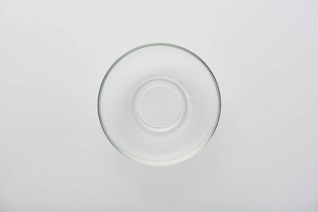 灰色背景透明玻璃碗的俯视图