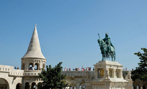 美丽的广场与纪念碑在老城区匈牙利匈牙利 09. 2017