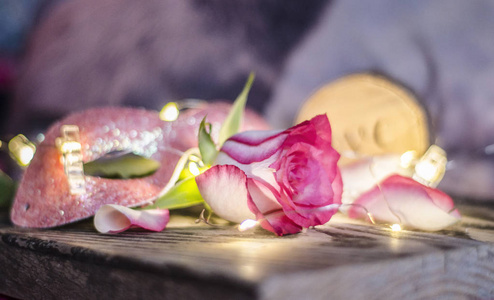 粉红色与白色玫瑰与木制铭文爱情。情人节和浪漫的概念照片。