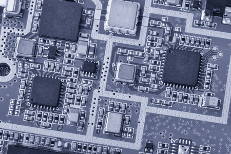 电子电路板关闭. 有限的景深. 黑白色调的图像. 背景照片