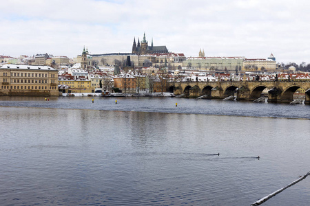 布拉格雪地小镇与布拉格城堡和捷克查尔斯桥