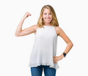 美丽的年轻,优雅的女人,在孤独的背景下坚强的人,展示着手臂的肌肉