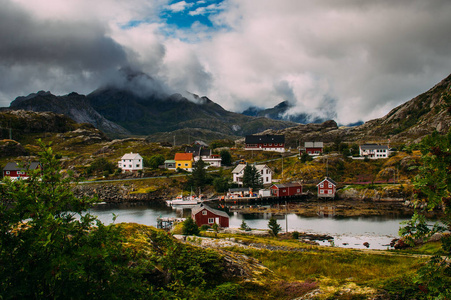 挪威洛福顿群岛的巽山美景