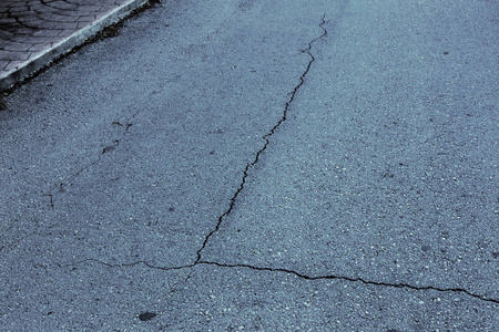 水泥沥青地板裂缝模式. 裂纹纹理.
