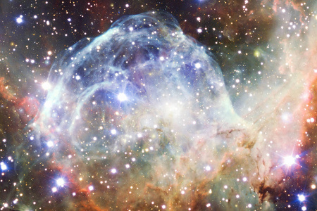 宇宙场景中有明亮的恒星和星系在深空中显示出空间探索的美。 由美国宇航局提供的这幅图像的元素