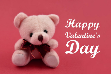 情人节快乐可爱的泰迪熊插图。 泰迪熊玩具股票图像。 粉红色背景上的泰迪熊。 白色泰迪熊带