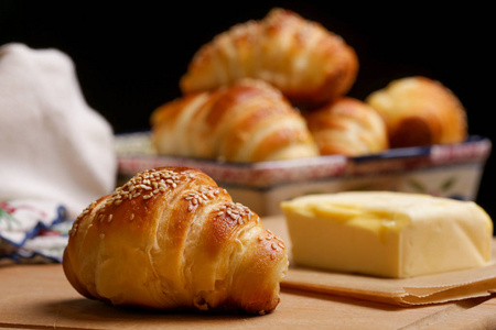 新出炉的面包图片