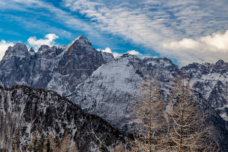 意大利阿尔卑斯山塔维西奥的山峰