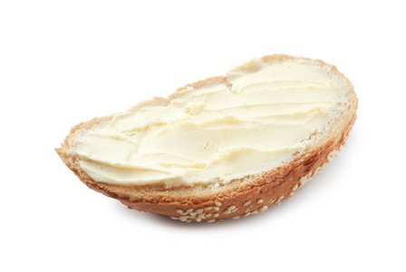 白色背景上加黄油的面包片