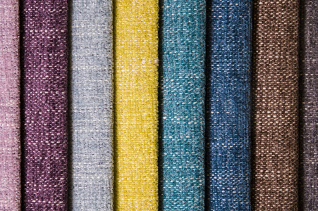 特写调色板的纺织品抽象条纹的不同颜色五颜六色,亮丽的面料样品