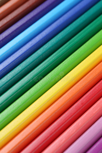 一排排成一个背景的彩色铅笔