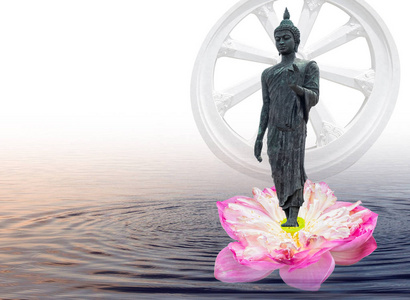 佛莲佛像矗立在海洋白底的叶莲上照片