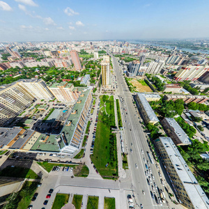 与空中城市景观 十字路口 道路 房屋建筑。直升机拍摄。全景图像