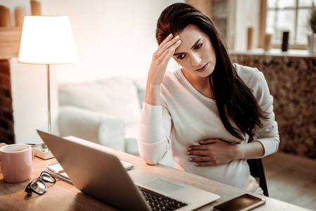 严重的好女人感觉不是很好