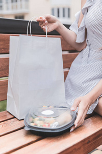 收集带健康食品的带离箔盒。N带健康食品的带离箔盒。健康食品在盒子里。 新盒子。 生活方式日餐计划