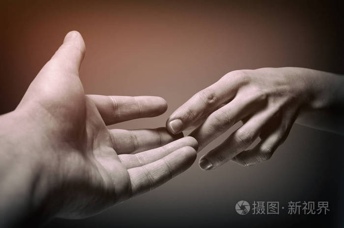 两个人关系破裂的情感黑白照片