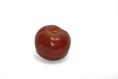 红色番茄在白色上分离