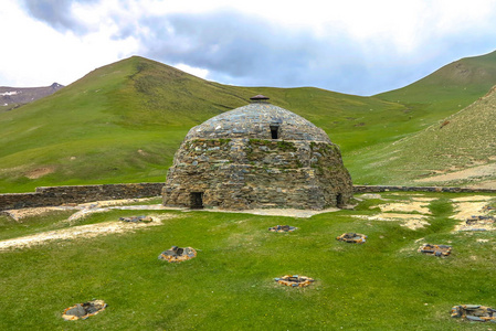塔什拉巴特卡拉万塞莱定居点遗址，为古代商人，旅行者，卡拉万斯穹顶屋顶