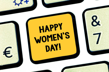 概念写作显示快乐的女人 s 是一天。商业照片展示了三月份庆祝的庆祝羊毛分析木键盘键意图创造计算机消息的想法