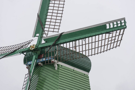 荷兰。荷兰。扎安塞桑斯的风车的刀片特写镜头