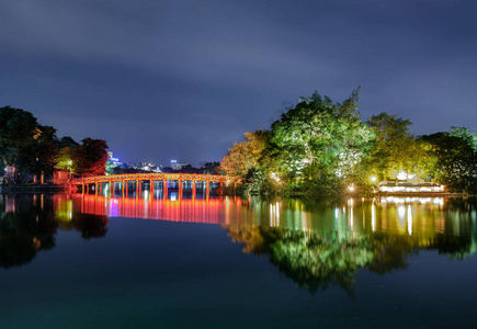 越南河内夜回剑湖红桥地标