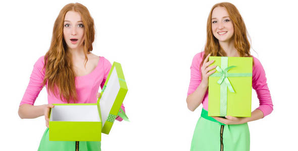 美丽的妇女在绿色裙子与礼品盒