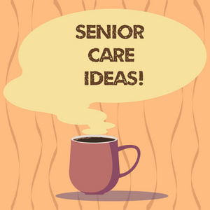 显示高级护理理念的文本符号。概念照片包括任何必要的服务, 以协助老年人杯热咖啡与空白颜色语音泡泡作为蒸汽图标