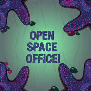 显示开放空间办公室的概念手写。商务照片文本最大限度地减少了小封闭房间作为私人办公室海星在四角与鹅卵石海报广告卡