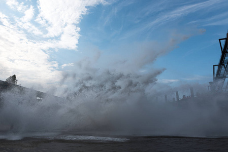 巨浪的水图片