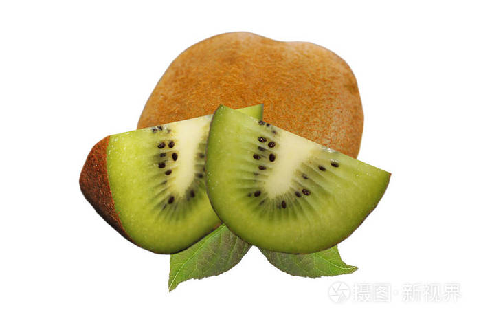 维生素水果kiwii和两片在孤立的白色背景上