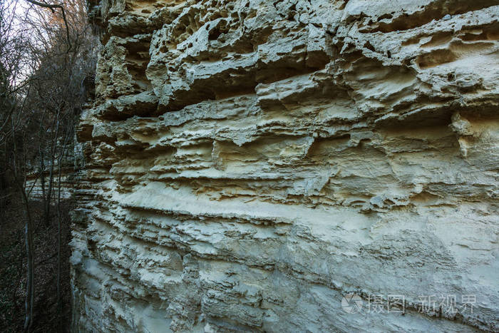 石灰岩岩石塌陷表面的风景如画的背景.