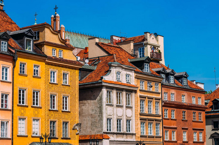 波兰华沙老城古老多彩的联排别墅