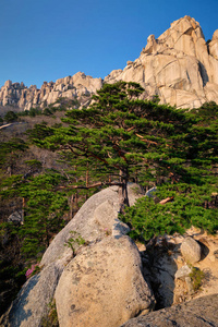 韩国 seoraksan 国家公园的 ulsanbawi 岩石