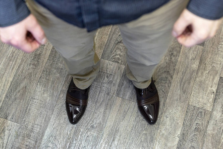 穿皮鞋站岗图片