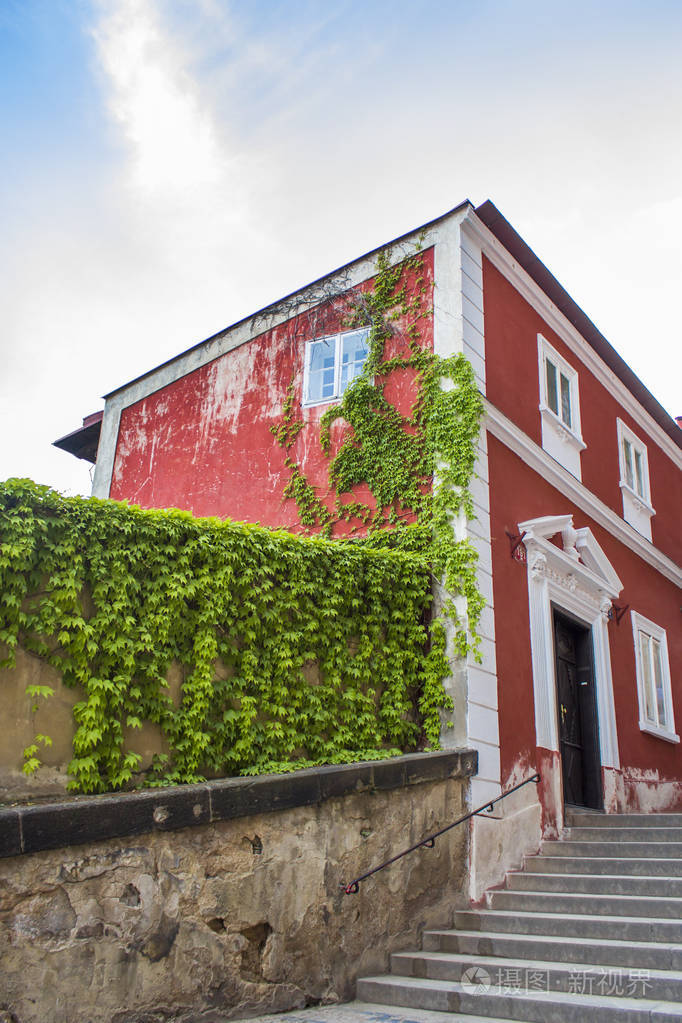 布拉格的旧红房子. 布拉格街道的建筑. 布拉格老城的建筑