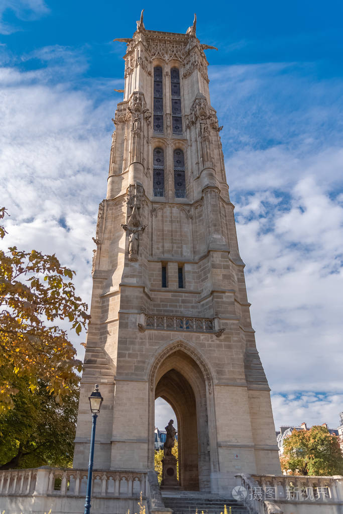 巴黎圣雅克塔在里沃利中心
