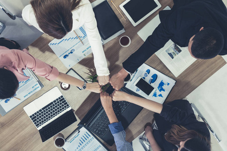 展示团队合作的支持和商业上的团结