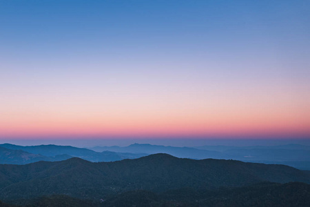 黄昏的天空，黄昏的夕阳，深蓝的风景