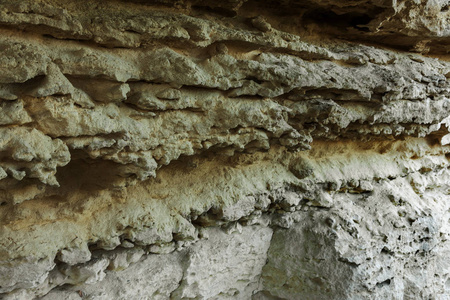 风化石,岩石,巨大的裂缝和被冲刷的空洞在崩塌和滑坡地震中的抽象的